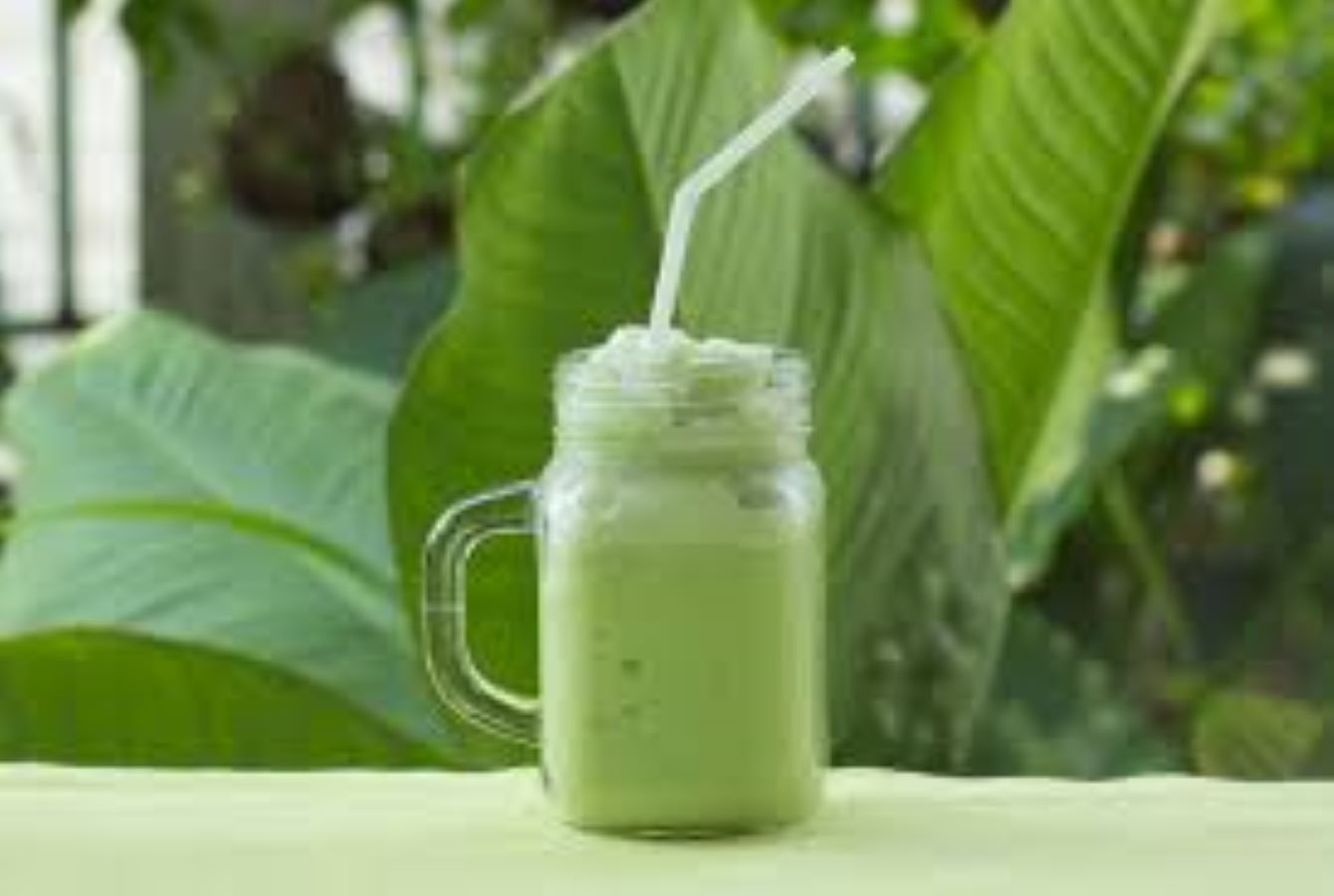 Energize your day with a delicious matcha smoothie